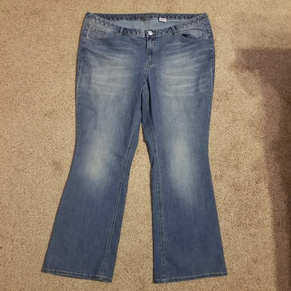 NWOT Lane Bryant Plus Size Low Rise Bootcut Jeans 26 - Picture 2 of 8